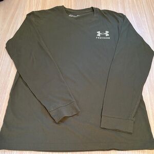 Under Armour long sleeve loose fit tee shirt green tan